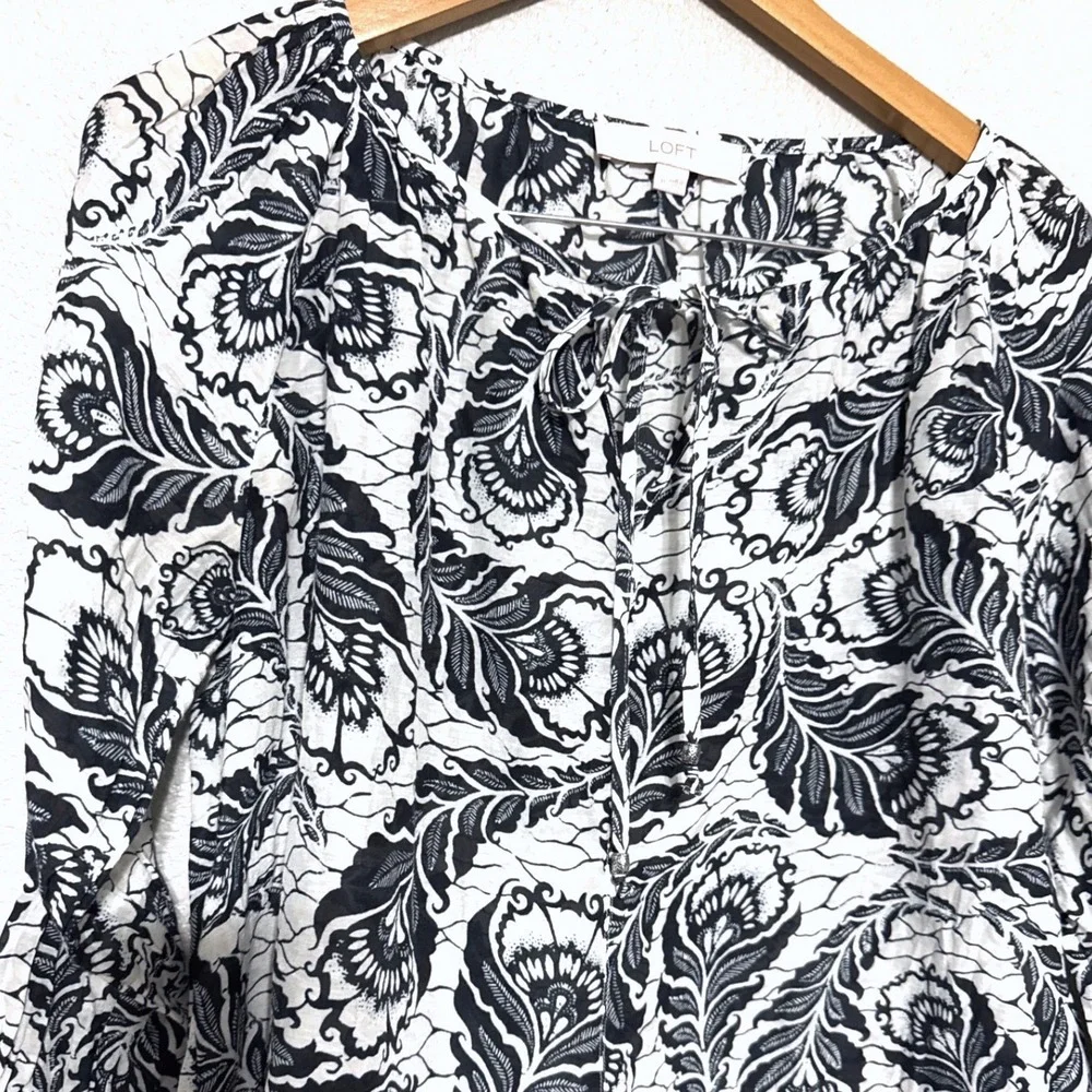 LOFT Womens Navy Blue White Paisley Feather Silk Blend Tie Blouse Peasant‎ Sz M